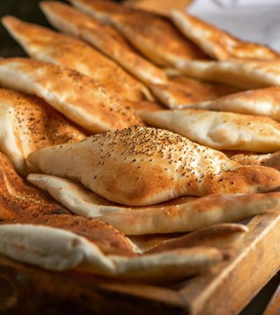 Iraqi,Arabic,Bread,Served,In,Dish,Side,View,On,Wooden